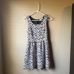Rewind Black & White Midi Chevron Dress Sz M